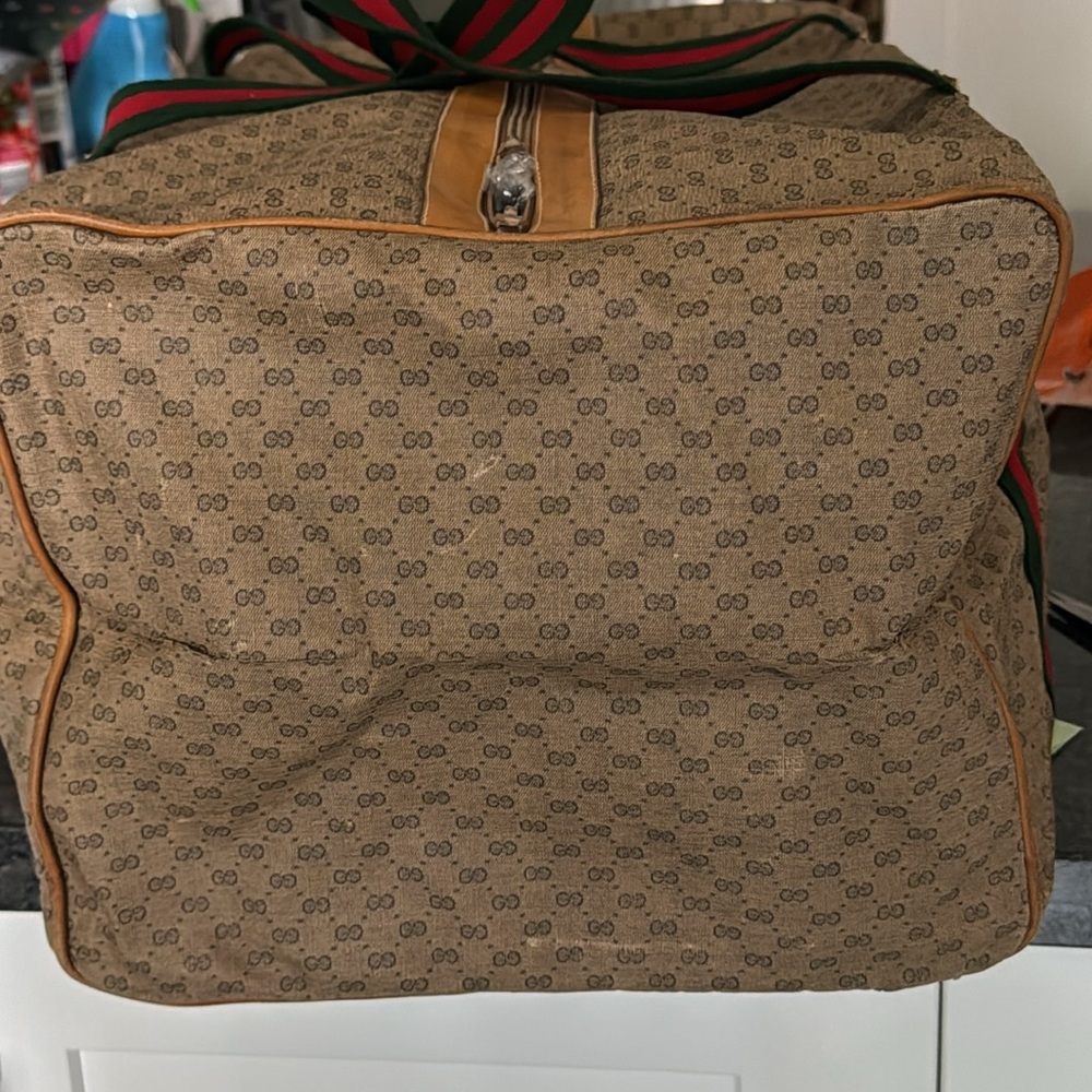 🌺SOLD SOLD ‼️‼️‼️GORGEOUS VERY RARE  GUCCI DUFFLE ❤️‍🔥 - Picture 4 of 9